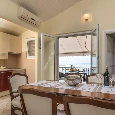 Daniela - Three Bedroom With Terrace Apartment *