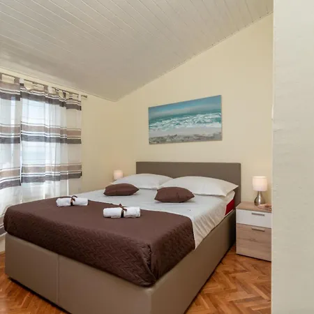Apartment Daniela - Three Bedroom With Terrace *