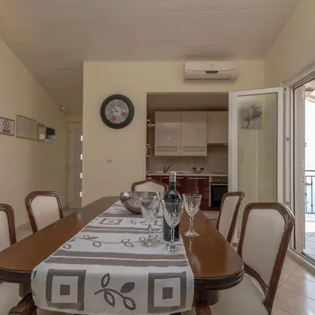 Daniela - Three Bedroom With Terrace * トロギール
