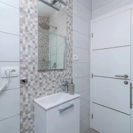 Daniela - Three Bedroom With Terrace Lejlighed *