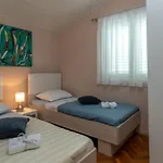 Daniela - Three Bedroom With Terrace Apartament Trogir