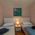 Apartament Daniela - Three Bedroom With Terrace Trogir